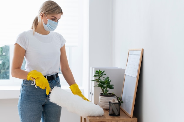 Photo person taking care of office cleaning