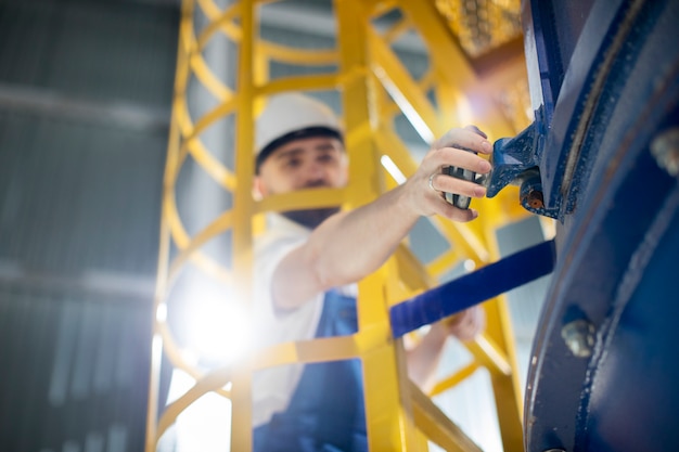 Photo person working in building and construction