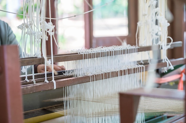 Photo person working on loom in factory