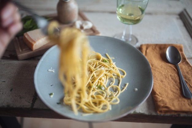 Foto perspettiva personale della pasta alla forchetta