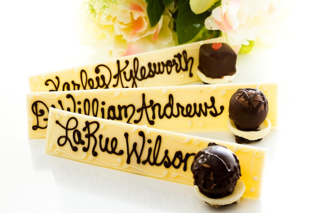 Personolized guest chocolate name plate for the wedding.