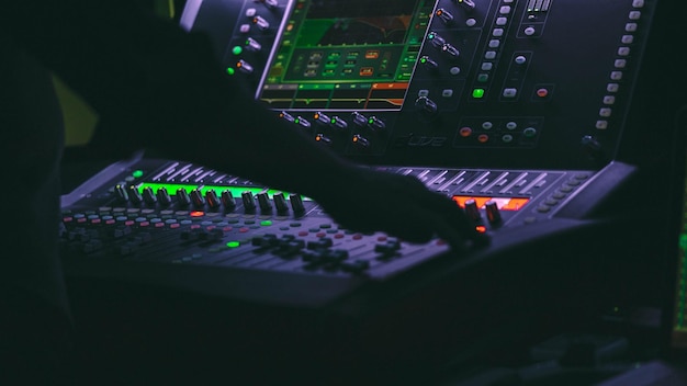 Photo a persons arm is on a keyboard with the lights on it