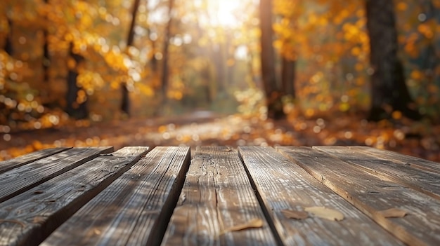 Foto perspectief bruine houten tafel over wazige bomen in wazige herfst bos achtergrond