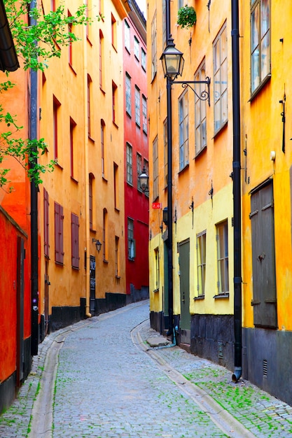 Perspectief van kleurrijke oude straat in Stockholm, Sweden