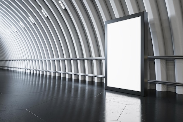 Perspectiefaanzicht op leeg wit reclamebord in zwart frame met plaats voor uw tekst of logo op donkergrijze betonnen vloer in grote hal met licht gebogen lattenplafond achtergrond 3D-rendering mockup