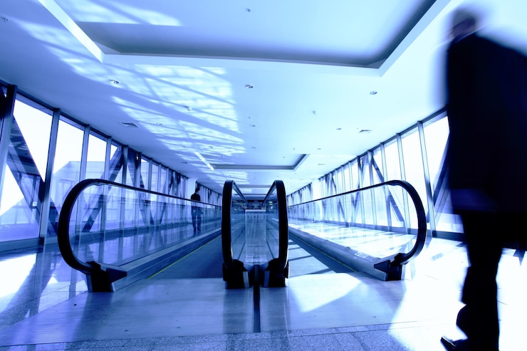 Photo perspective of the corridor and man in motion blur