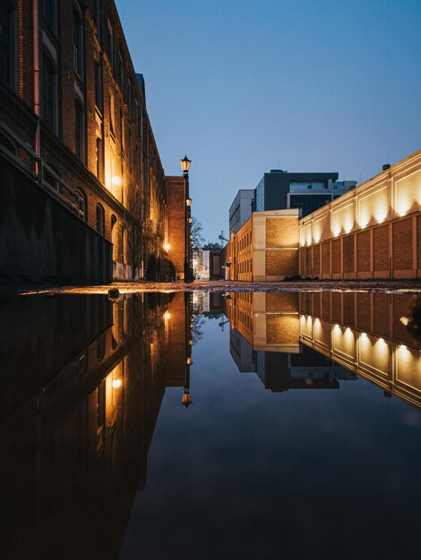 Photo perspective of courtyard lights seen from an alleyway