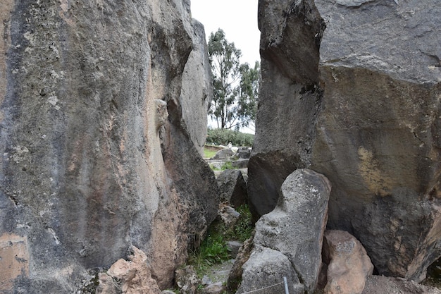 Peru Qenko gelegen in het archeologische park van Saqsaywaman Deze archeologische vindplaats Inca-ruïnes bestaat uit kalksteen