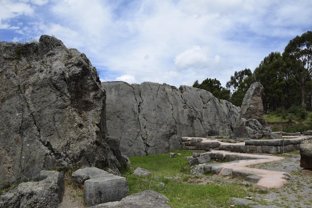 Peru Qenko gelegen in het archeologische park van Saqsaywaman Deze archeologische vindplaats Inca-ruïnes bestaat uit kalksteen