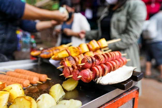 Брошетки из перуанских джунглей. Подорожник, вяленое мясо, чоризо.