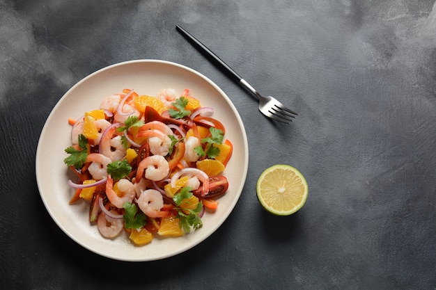 Gambero peruviano, ceviche di gamberi marinato con arance e lime.