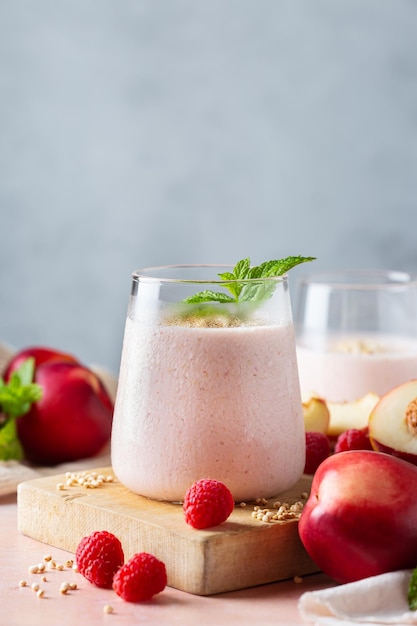 Perzik frambozen smoothie zomer verfrissend drankje drank