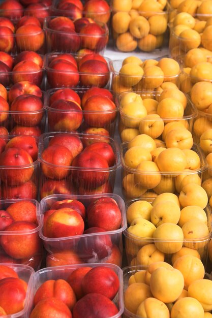 Perziken op de markt