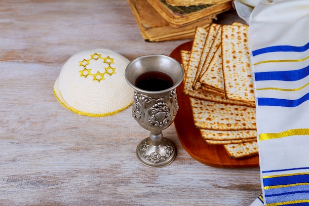 Pesah joodse Pesach vakantie met wijn en matza