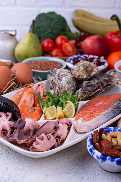Photo pescetarian diet with seafood, fruit and vegetables