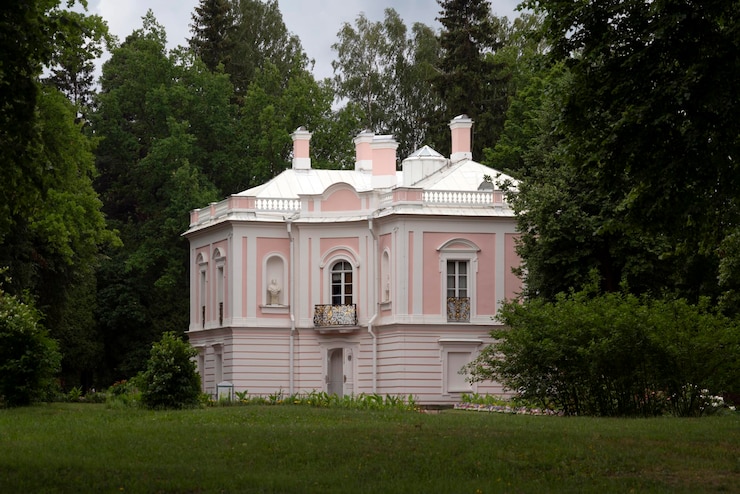 Peter III Paleis in Oranienbaum Park op een zonnige zomerdag Lomonosov Sint-Petersburg Rusland