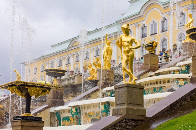 Peterhof paleis russisch versailles grote cascade fonteinen lager park unesco werelderfgoed