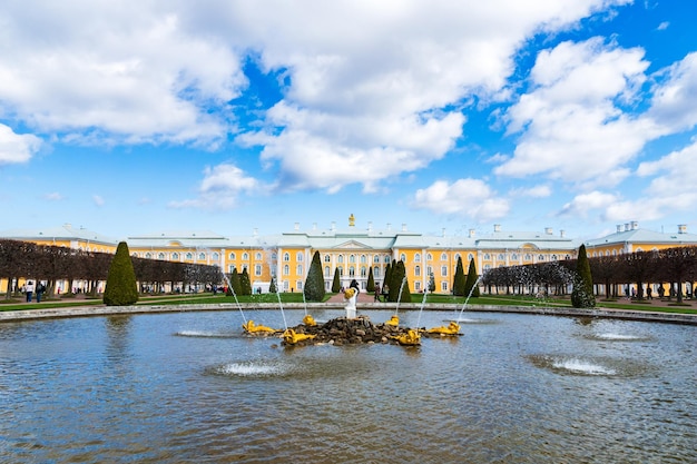 Photo peterhof park and garden in st petersburg russia