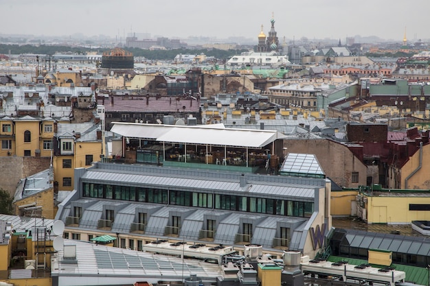 Petersburg panorama met historische gebouwen architectuur straten en grachten