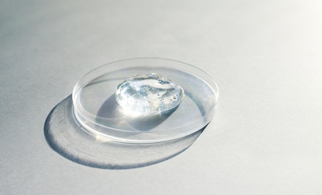 Photo petri dish with transparent helium serum