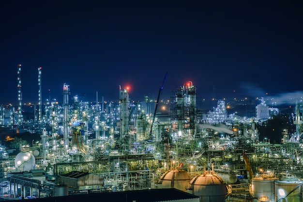 사진 밤에 석유 화학 공장