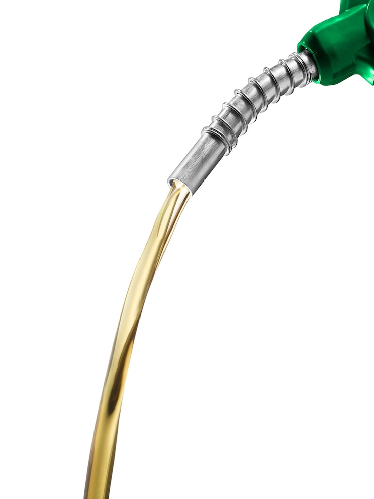Photo petrol splashing out of pistol transparent background