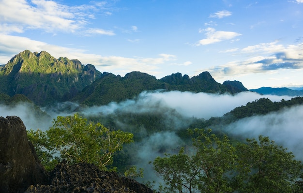 Vang Vieng、ラオスのPhangern Mountain Viewpoint