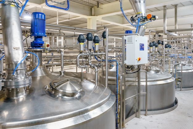 Pharmaceutical factory equipment mixing tank on production line in pharmacy industry 