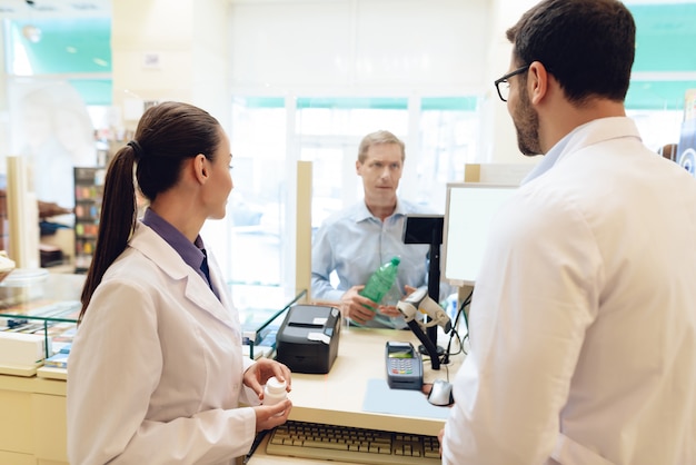 Pharmacists talk to the client at the pharmacy.