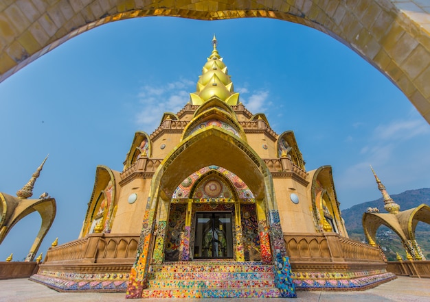 Foto phasor kaew-tempel is een tempel met prachtige patronen, thailand