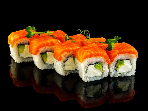 Philadelphia roll. impostare il rotolo di sushi.