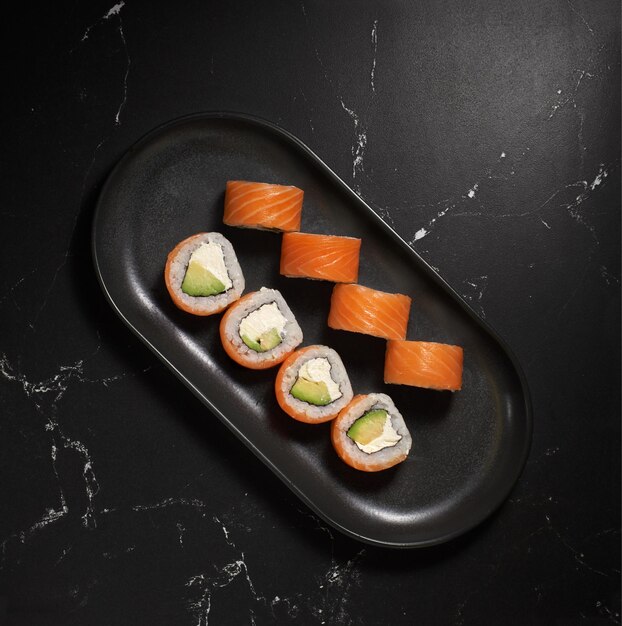 Philadelphia sushi roll met zalm avocado roomkaas Sushi menu Japans eten