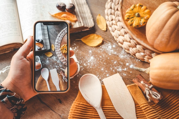 Phone in hands with a photo of the ingredients for the pie cooking