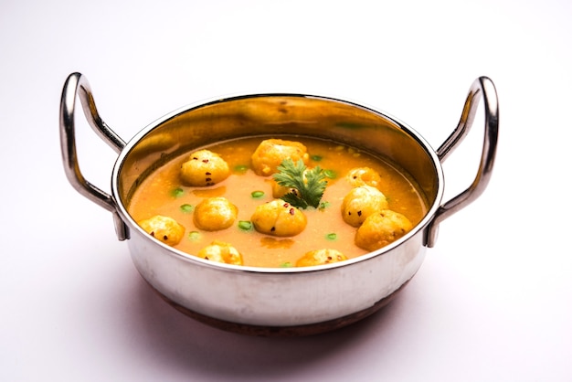 Phool Makhana Matar Gravy Sabzi of Lotus Seeds erwtencurry is een Indiaas recept