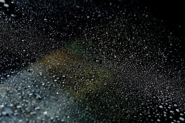 写真 反射鏡上の通常の水滴の写真の抽象化