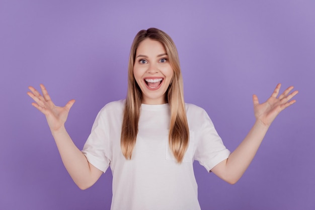 Photo of amazed surprised lady omg sale discount reaction wear casual t-shirt on violet background