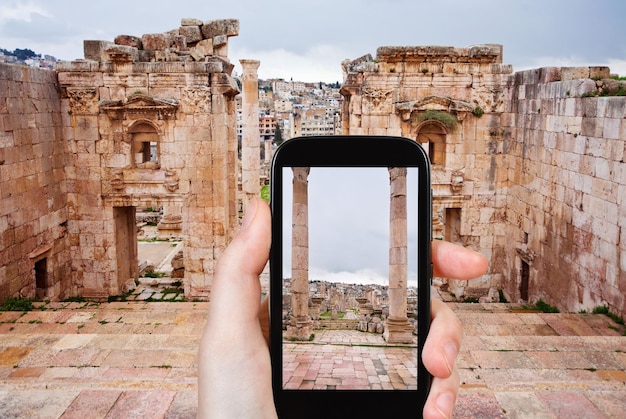 Foto foto dell'antica città di gerasa e della moderna jerash