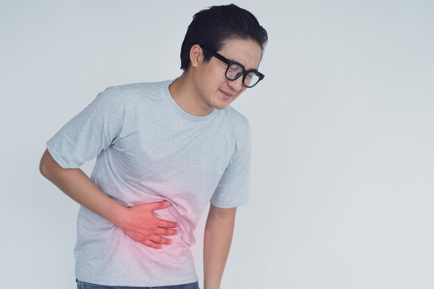 Photo photo of asian man with stomachache