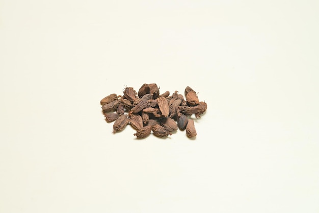 Photo Black cardamom isolated on a surface