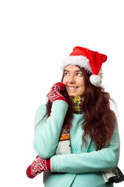 Foto foto di una bruna con il berretto di babbo natale