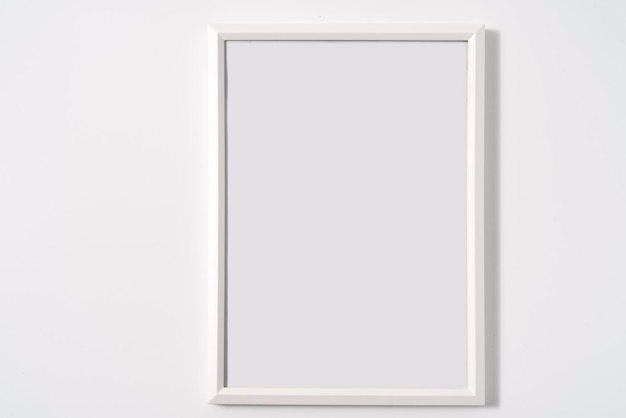 Ritratto di cornice per foto su sfondo bianco