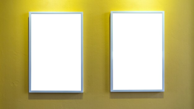 노란색 벽 배경, 인테리어 갤러리 위에 사진 프레임