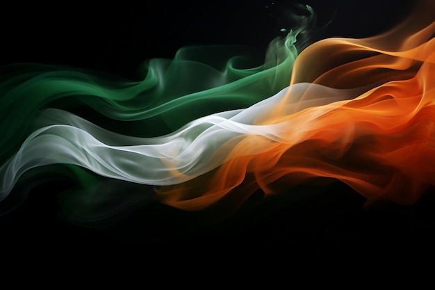 Фото приветствия Дня независимости Индии дым индийский флаг цветные иллюстрации на черном