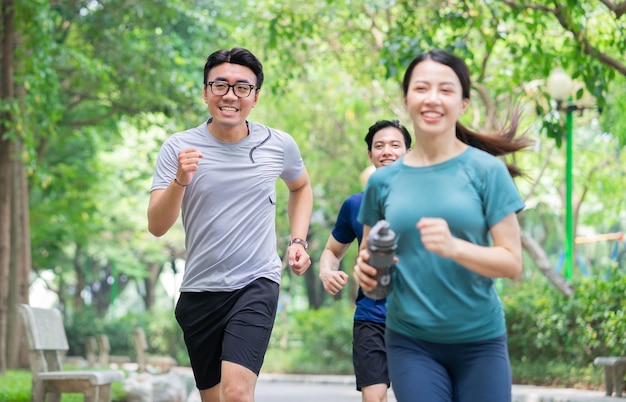 Photo photo of group asian people doing exercise