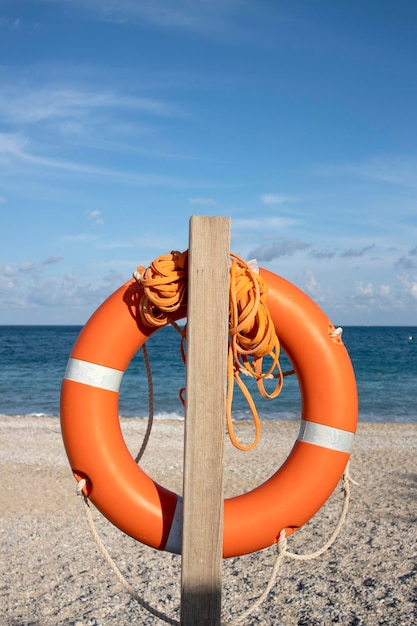 Photo photo of lifebuoy in front of the sea