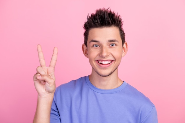 Photo man arms hands show vsign say hi wearing casual shirt outfit isolated pastel background