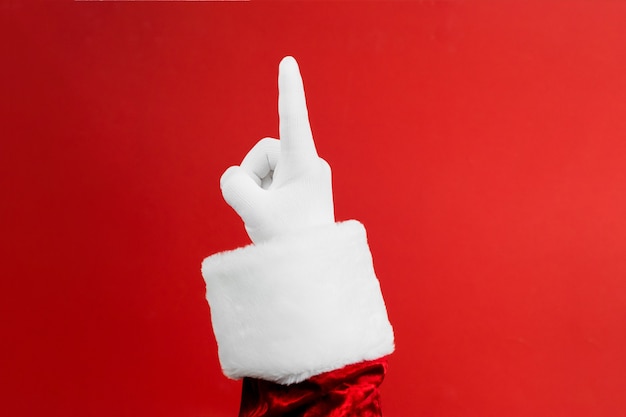 Фото Фото санта-клауса в перчатках, указывая жестом.