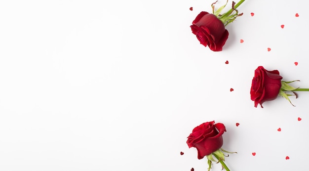 Photo overhead of roses and confetti isolated on the white background