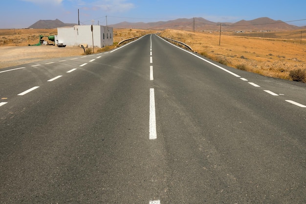 Photo Picture of a Beautiful Asphalt Lonely Road