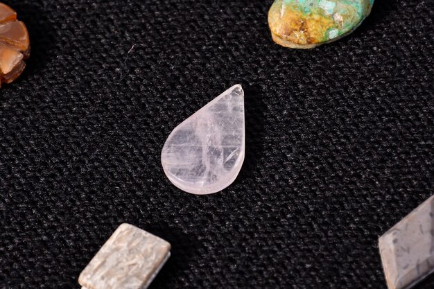 Foto foto immagine del gioiello in pietra di roccia semipreziosa